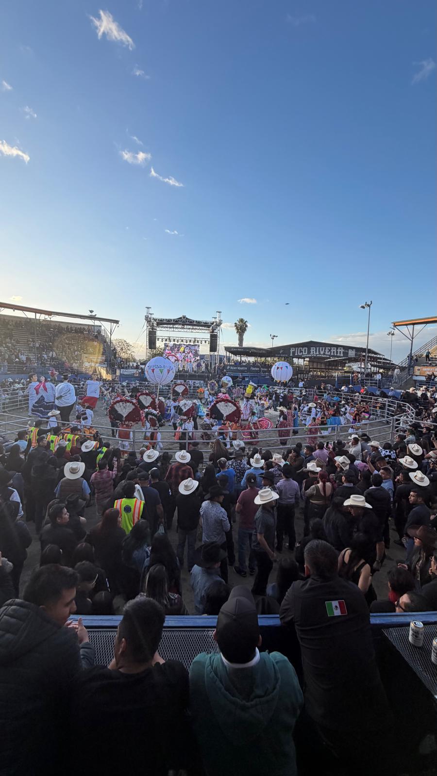 Jaripeo — evento en la arena