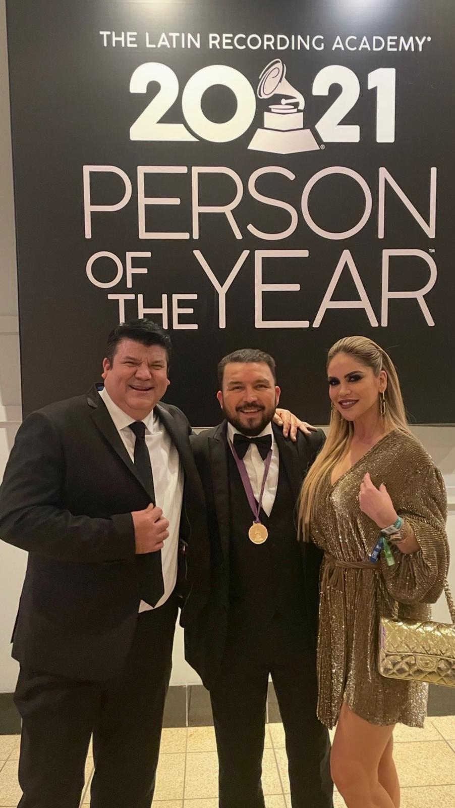 Presente en Los Grammys !! Poncho Lizárraga & Esposa